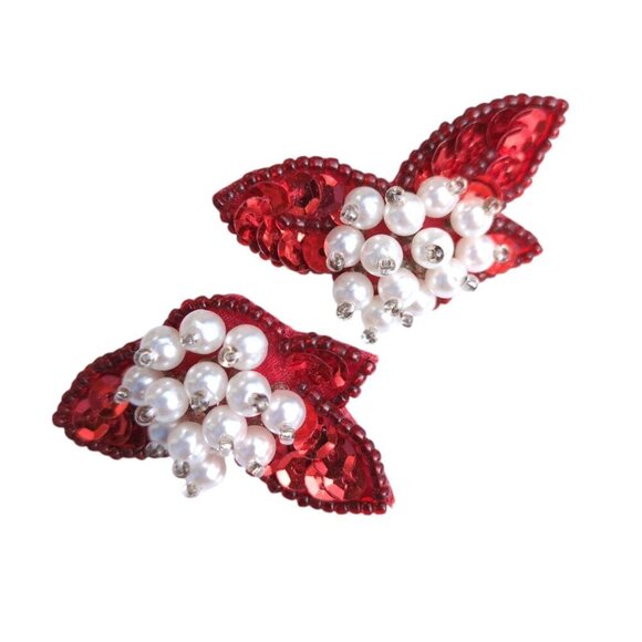 Vtg Avon Red Holly Poinsettia Pearl Cluster Sequin Christmas Clip On Earrings - Picture 1 of 6